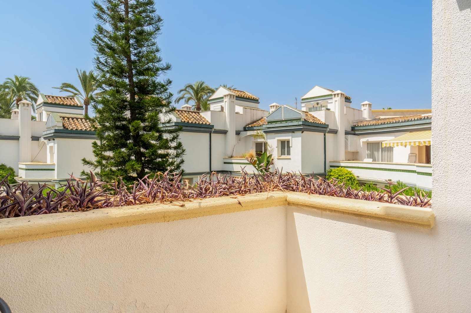 3 sypialnia Dom na sprzedaż w Estepona z basenem garażem - 795 000 € (Ref: 9998794)