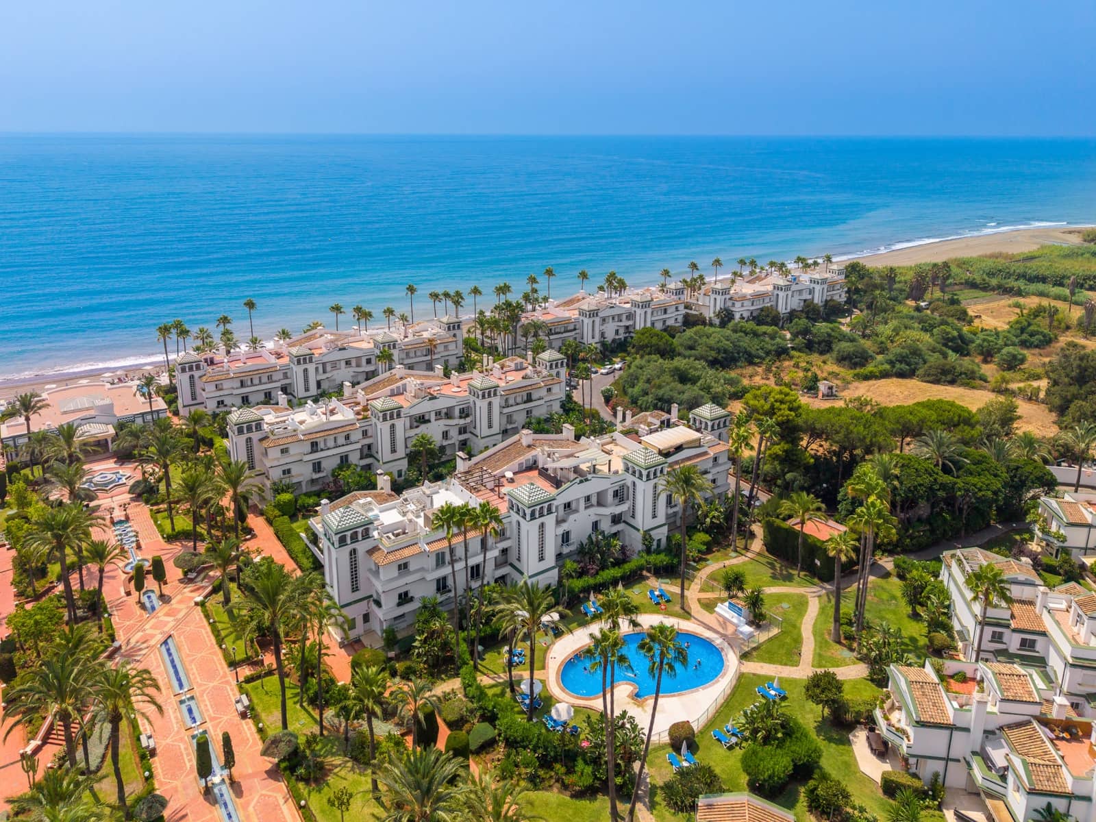 3 sypialnia Dom na sprzedaż w Estepona z basenem garażem - 795 000 € (Ref: 9998794)