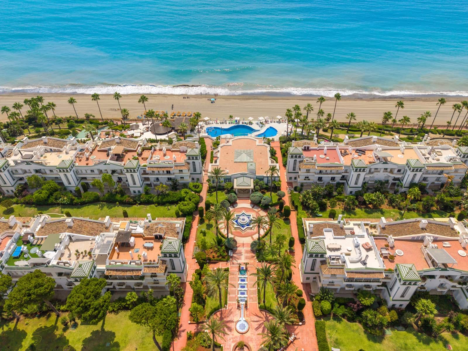 3 sypialnia Dom na sprzedaż w Estepona z basenem garażem - 795 000 € (Ref: 9998794)