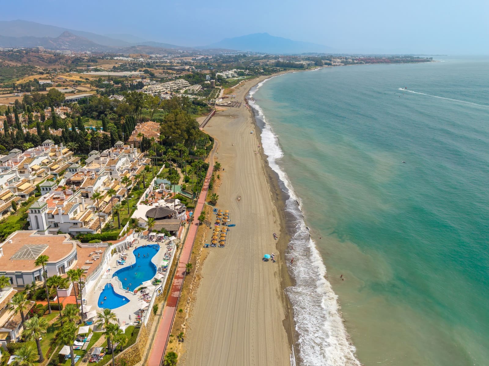 3 sypialnia Dom na sprzedaż w Estepona z basenem garażem - 795 000 € (Ref: 9998794)