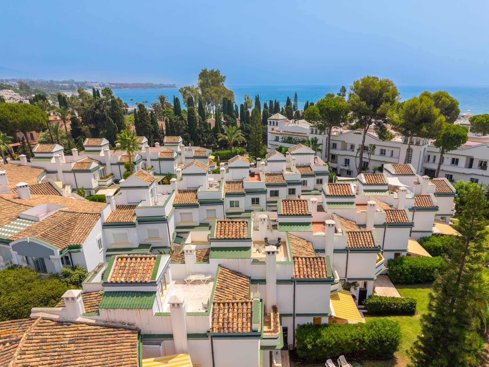 3 sypialnia Dom na sprzedaż w Estepona z basenem garażem - 795 000 € (Ref: 9998794)