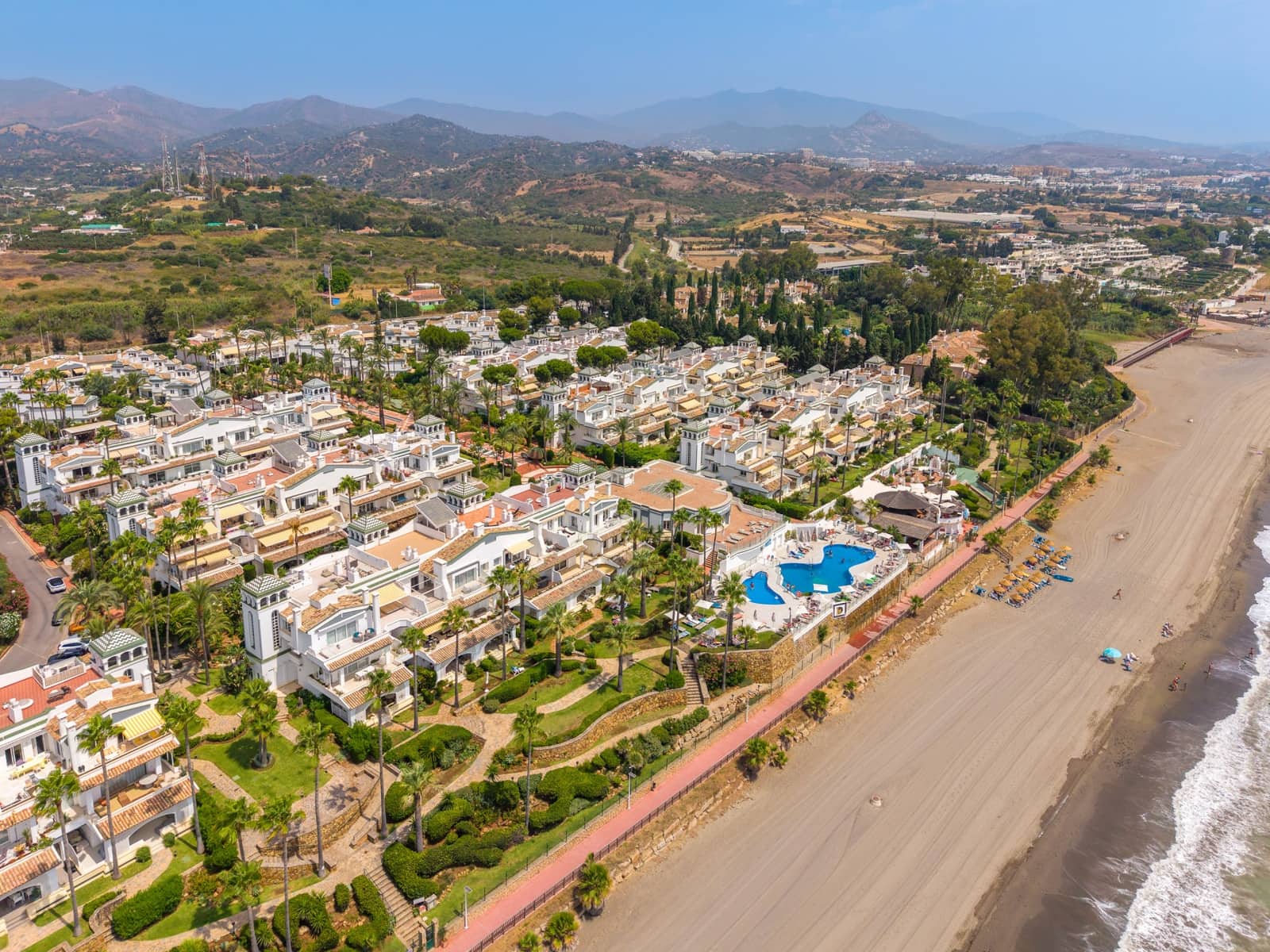 3 sypialnia Dom na sprzedaż w Estepona z basenem garażem - 795 000 € (Ref: 9998794)