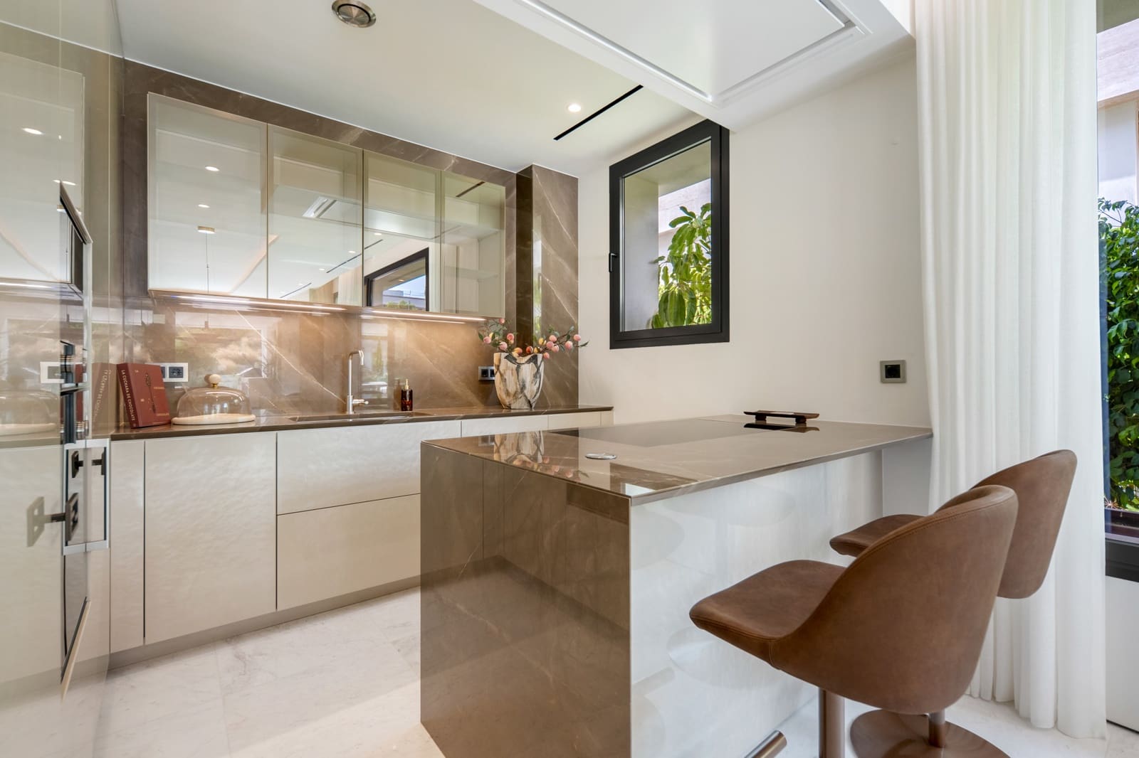 4 chambre Appartement à vendre à Marbella avec piscine garage - 4 850 000 € (Ref: 9998796)