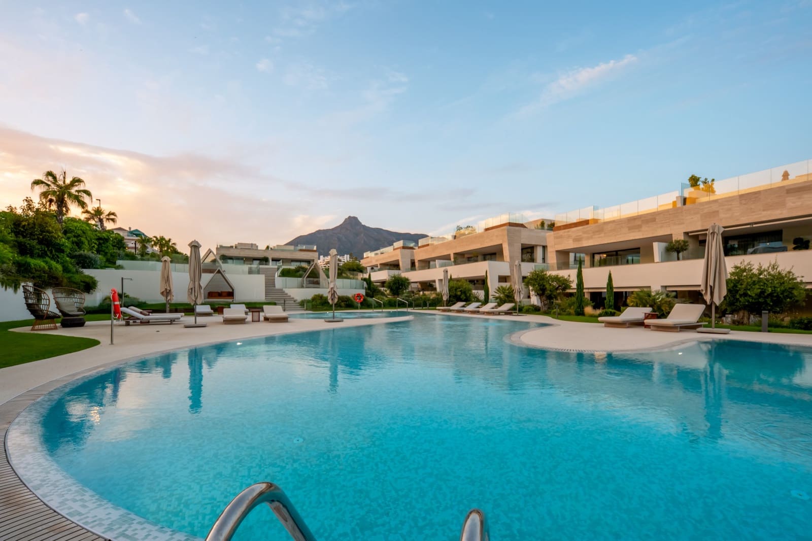 4 chambre Appartement à vendre à Marbella avec piscine garage - 4 850 000 € (Ref: 9998796)
