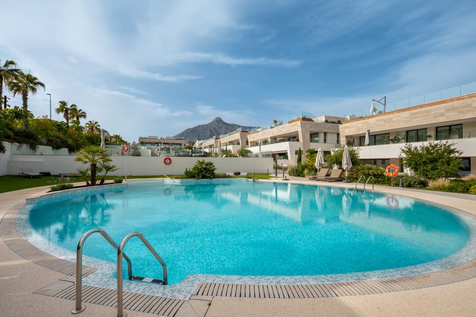 4 chambre Appartement à vendre à Marbella avec piscine garage - 4 850 000 € (Ref: 9998796)