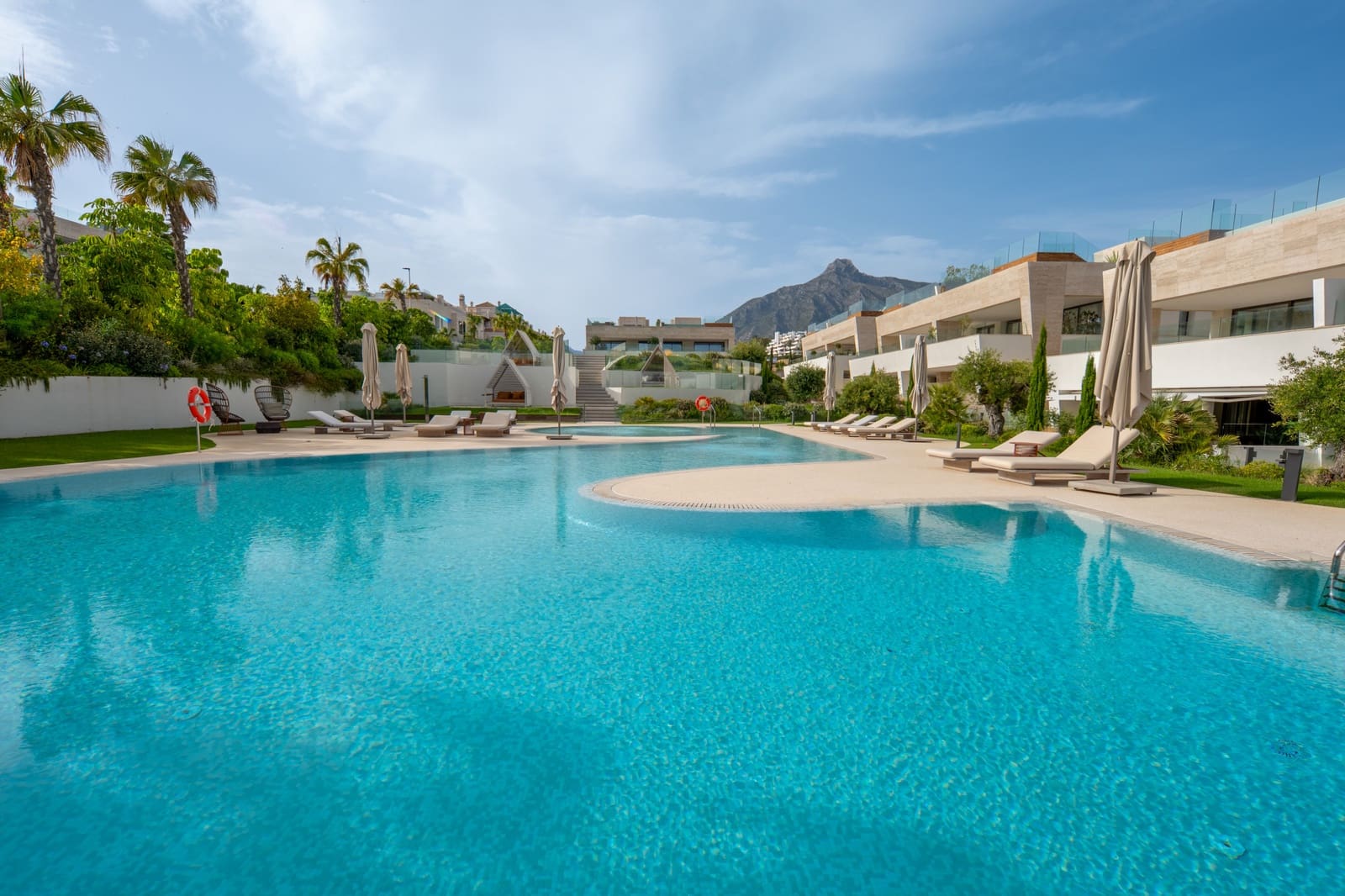 4 chambre Appartement à vendre à Marbella avec piscine garage - 4 850 000 € (Ref: 9998796)