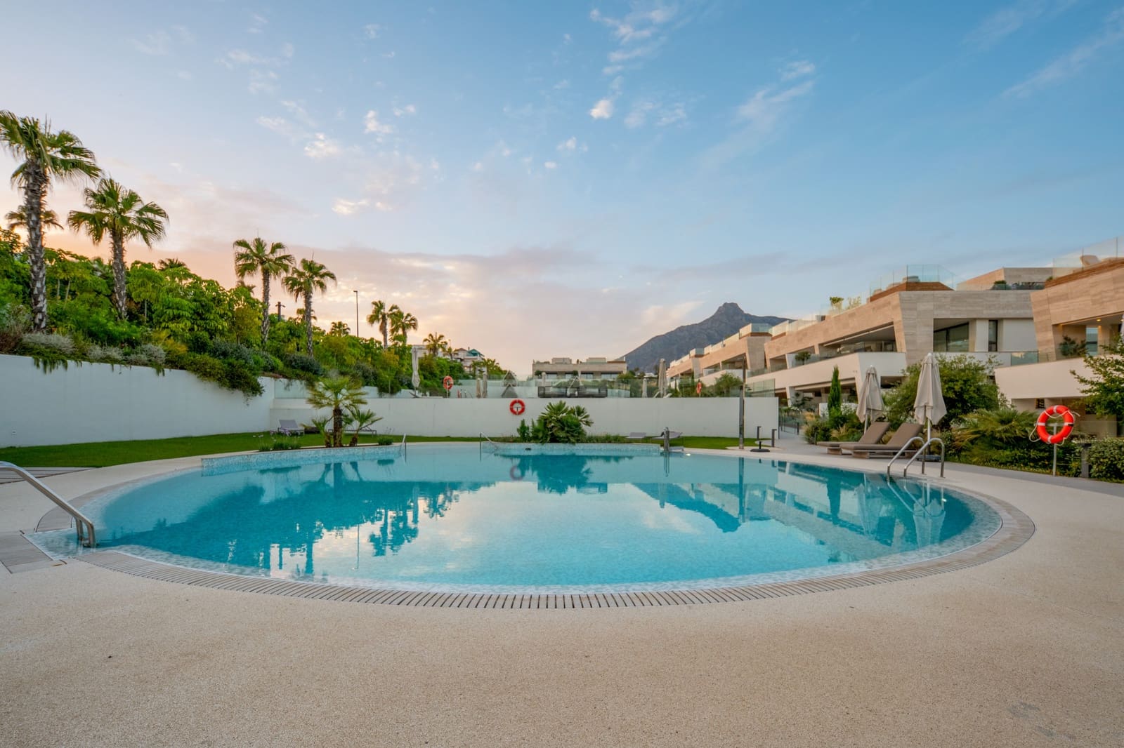 4 chambre Appartement à vendre à Marbella avec piscine garage - 4 850 000 € (Ref: 9998796)