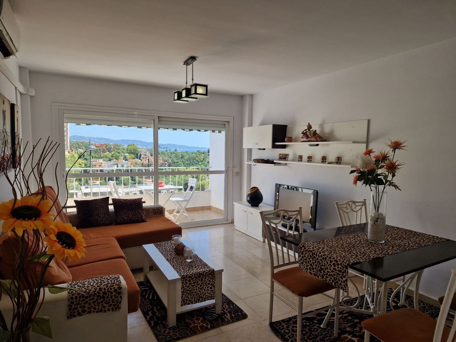 2 bedroom Apartment for sale in Nueva Andalucia with pool garage - € 298,000 (Ref: 10033061)