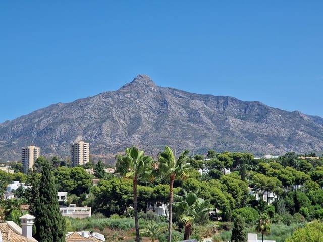 2 bedroom Apartment for sale in Las Brisas, Marbella with pool garage - € 298,000 (Ref: 10033061)