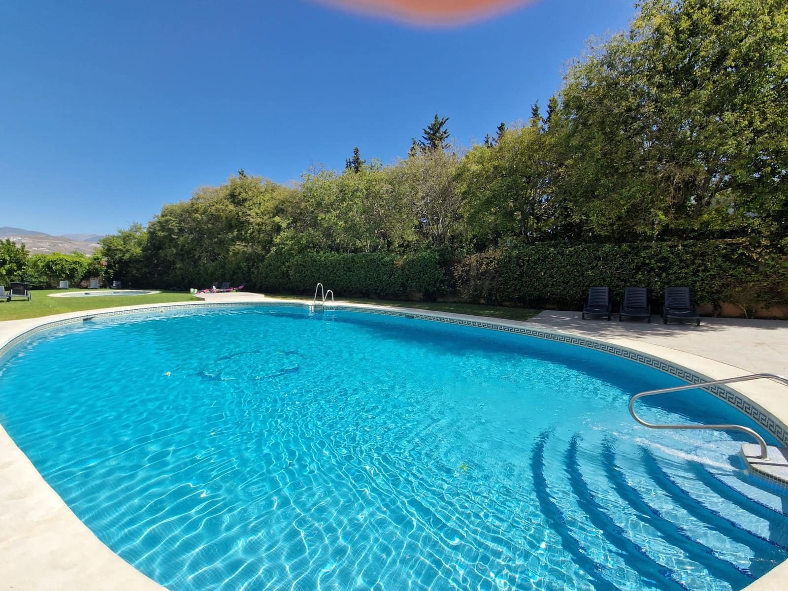 2 bedroom Apartment for sale in Nueva Andalucia with pool garage - € 298,000 (Ref: 10033061)
