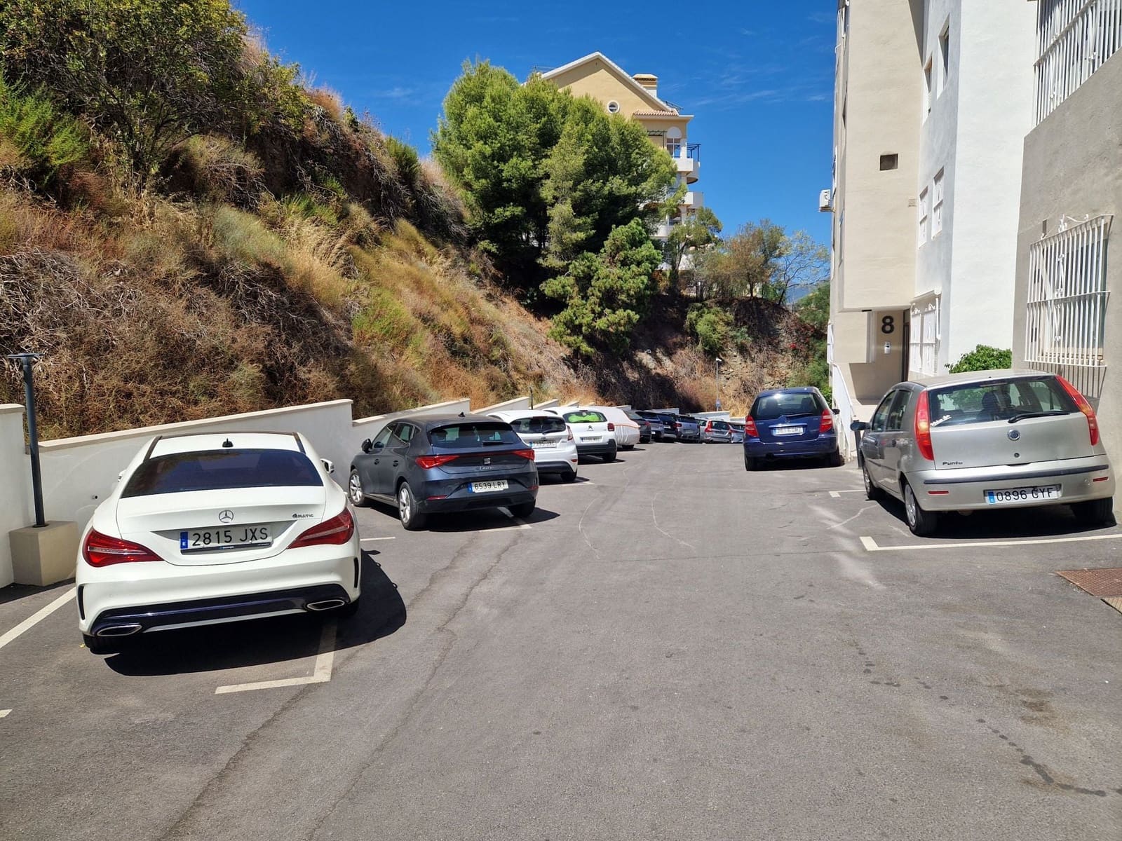 2 bedroom Apartment for sale in Nueva Andalucia with pool garage - € 298,000 (Ref: 10033061)