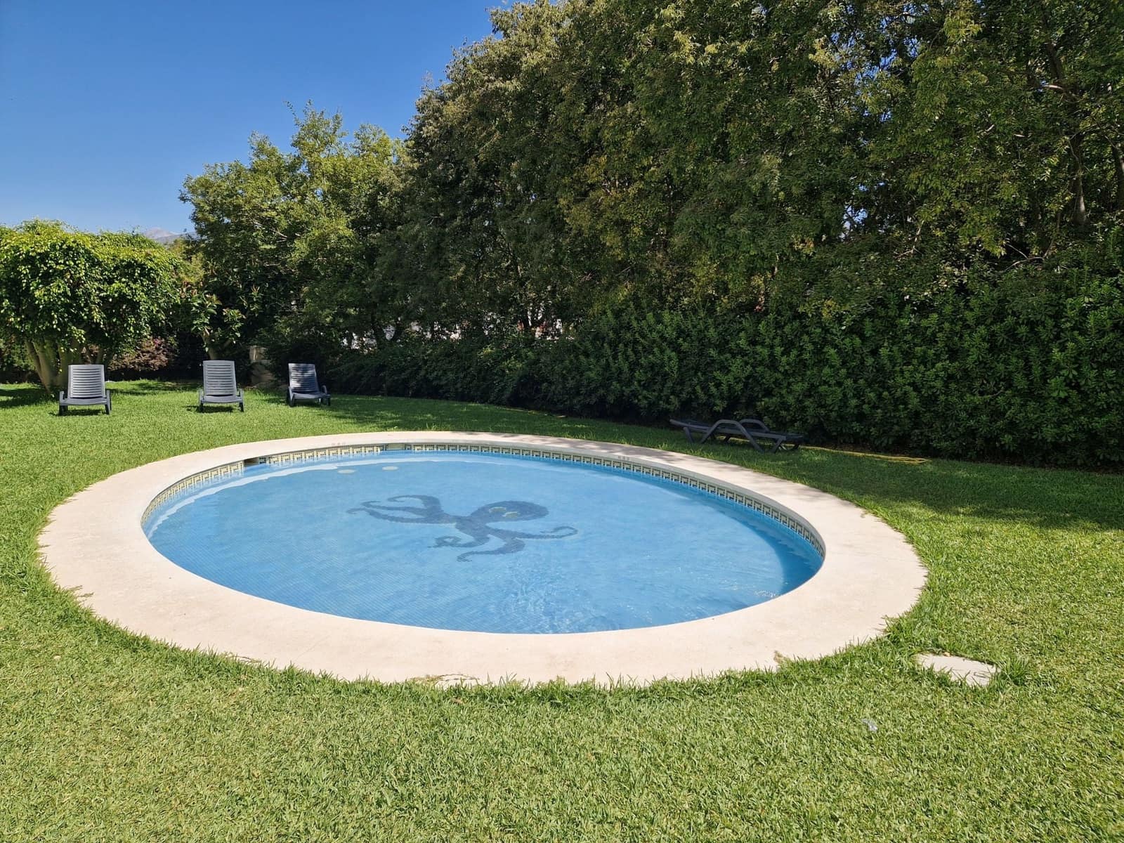2 bedroom Apartment for sale in Nueva Andalucia with pool garage - € 298,000 (Ref: 10033061)