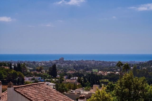 3 soveværelse Penthouse til salg i Nueva Andalucia, Marbella med swimmingpool garage - € 1.200.000 (Ref: 10045853)