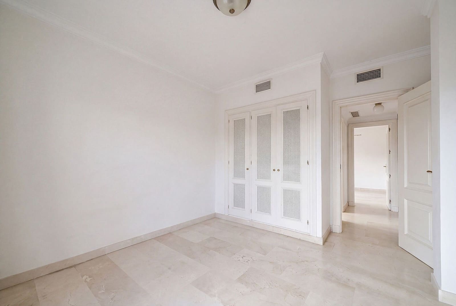 Apartamento de 2 habitaciones en La Quinta en venta - 475.000 € (Ref: 10111117)