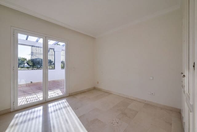 Apartamento de 2 habitaciones en La Quinta, Benahavís en venta - 475.000 € (Ref: 10111117)