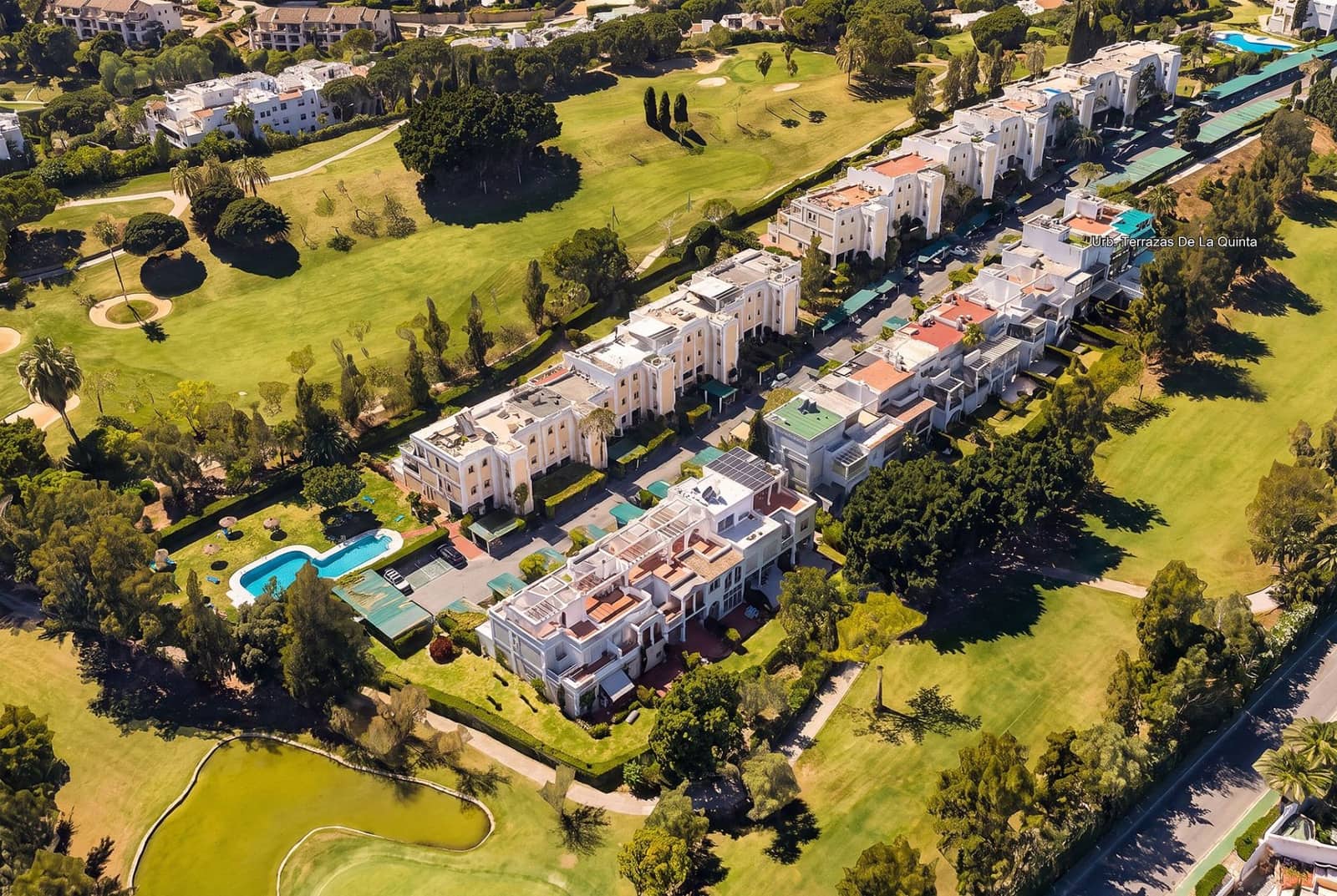 Apartamento de 2 habitaciones en La Quinta en venta - 475.000 € (Ref: 10111117)
