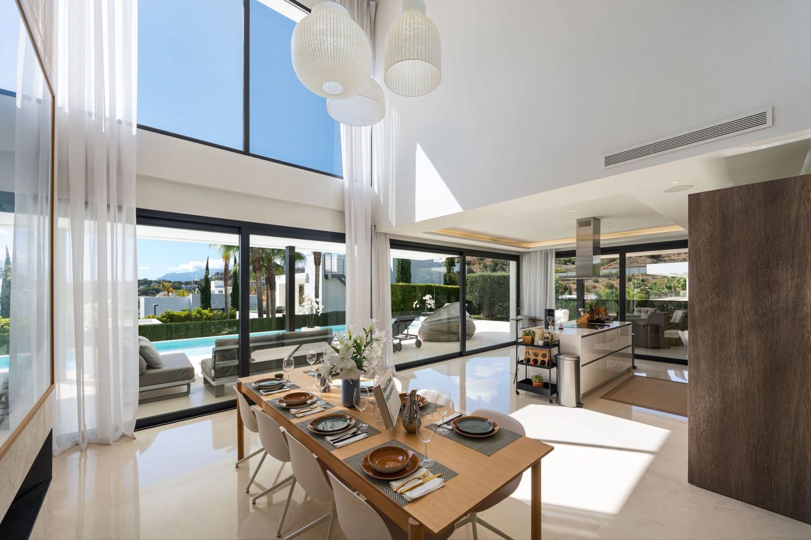 5 soveværelse Villa til salg i Nueva Andalucia med swimmingpool garage - € 4.295.000 (Ref: 10169244)