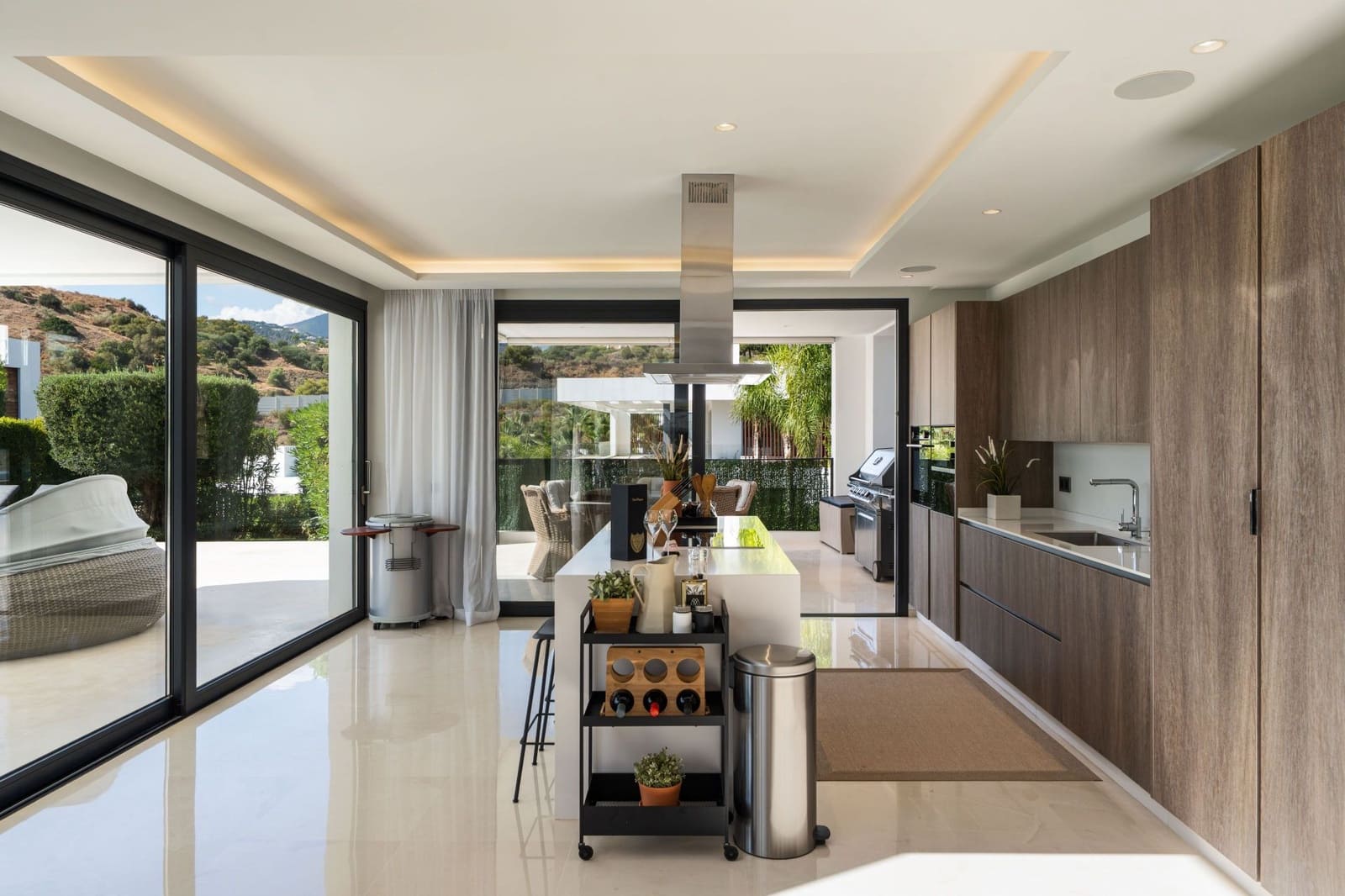 5 soveværelse Villa til salg i Nueva Andalucia med swimmingpool garage - € 4.295.000 (Ref: 10169244)