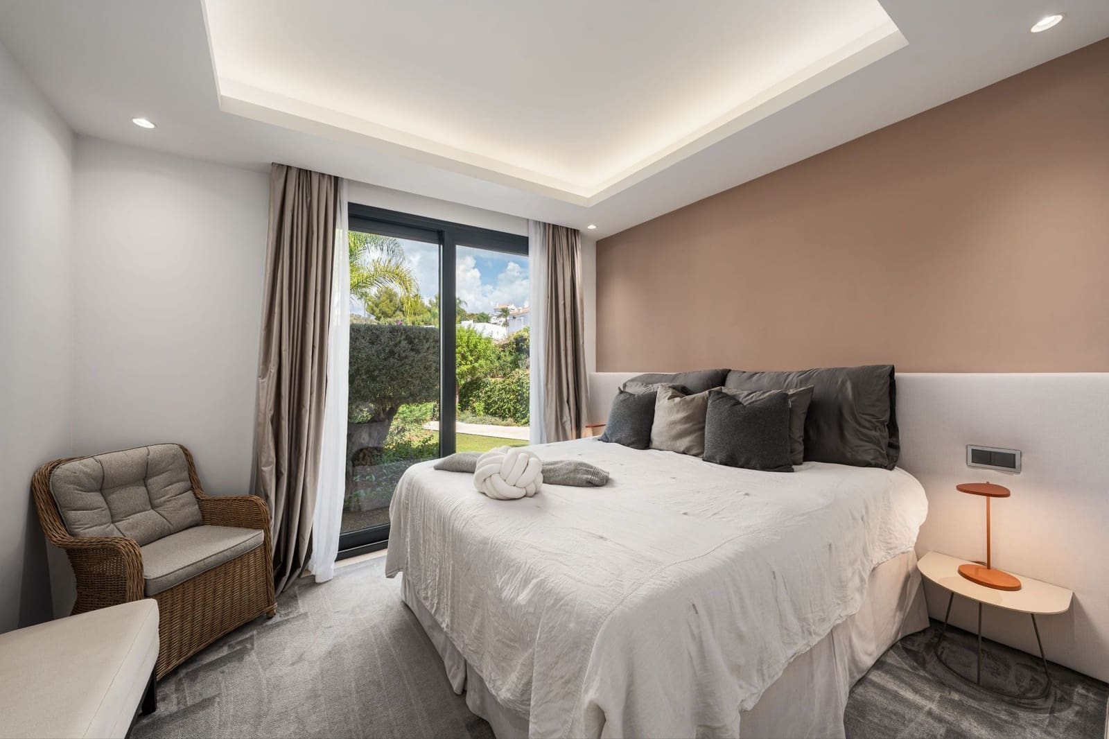 5 soveværelse Villa til salg i Nueva Andalucia med swimmingpool garage - € 4.295.000 (Ref: 10169244)