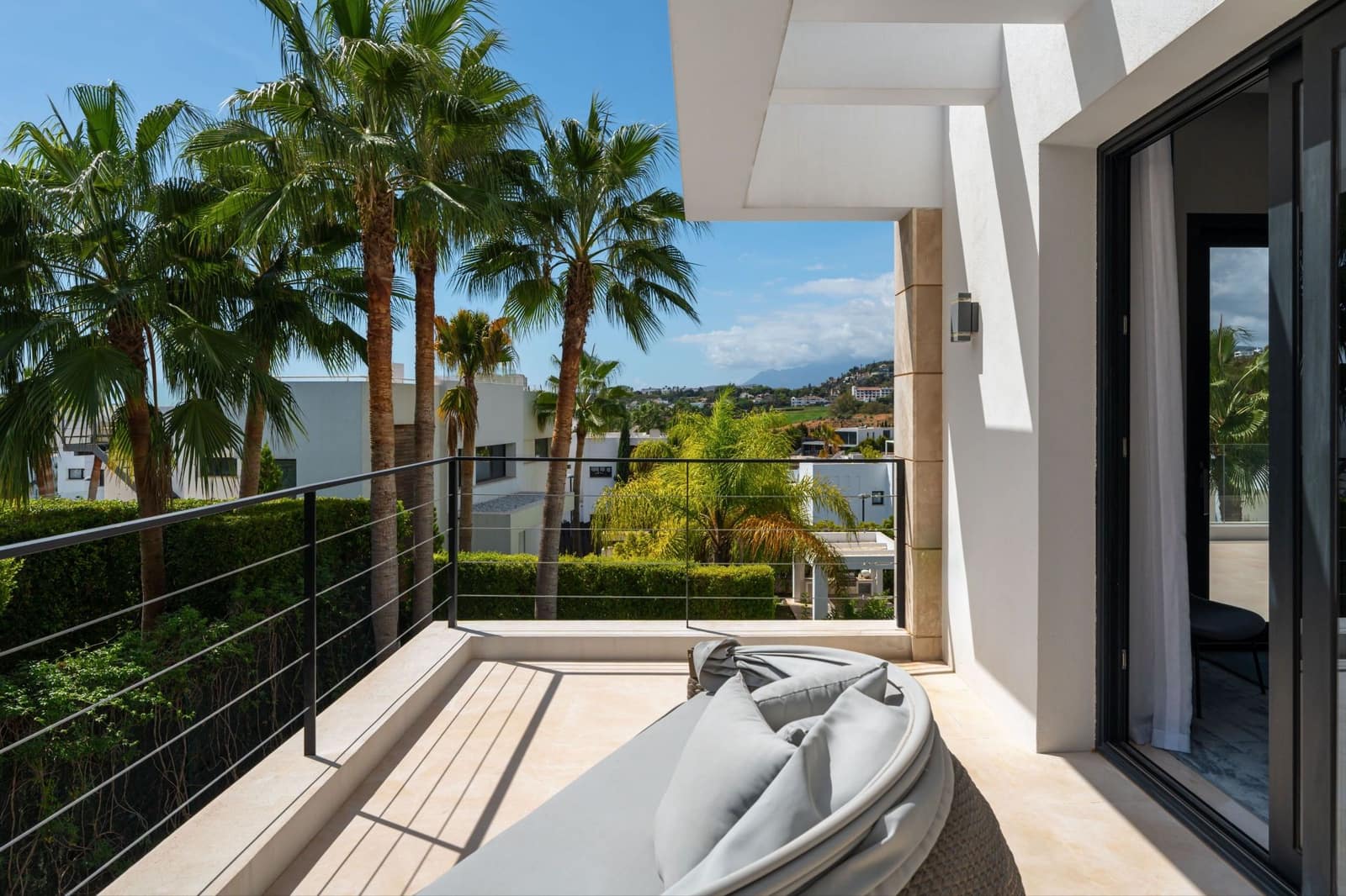 5 soveværelse Villa til salg i Nueva Andalucia med swimmingpool garage - € 4.295.000 (Ref: 10169244)