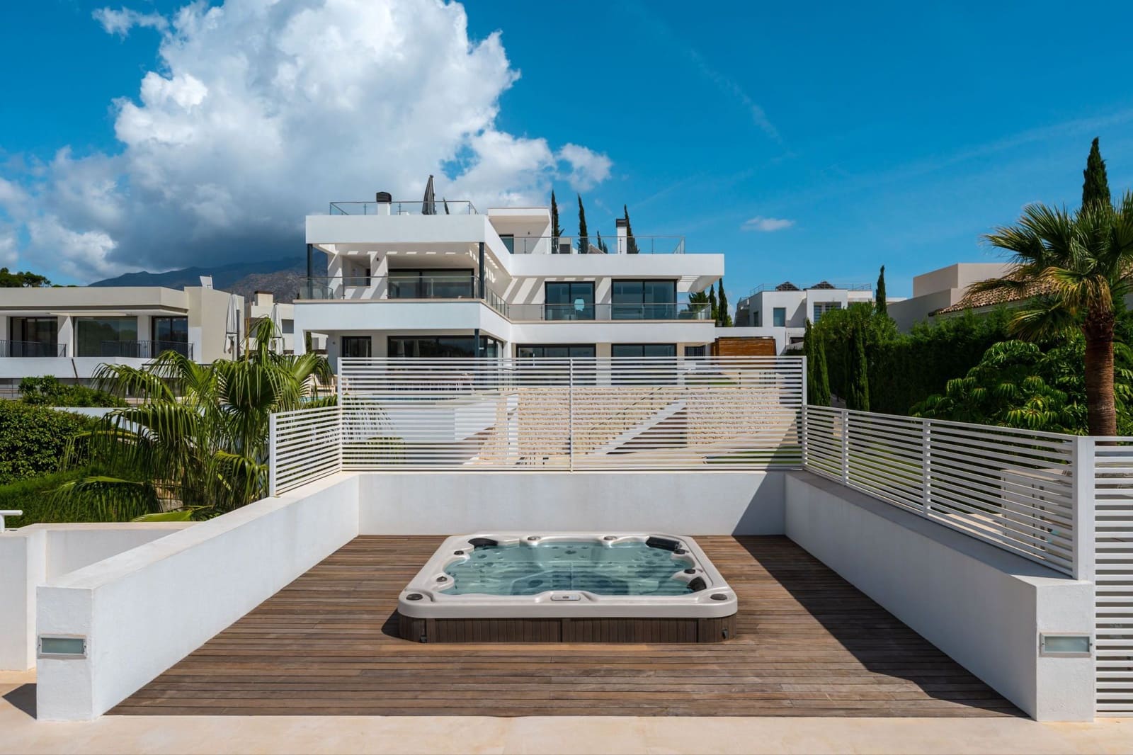 5 soveværelse Villa til salg i Nueva Andalucia med swimmingpool garage - € 4.295.000 (Ref: 10169244)