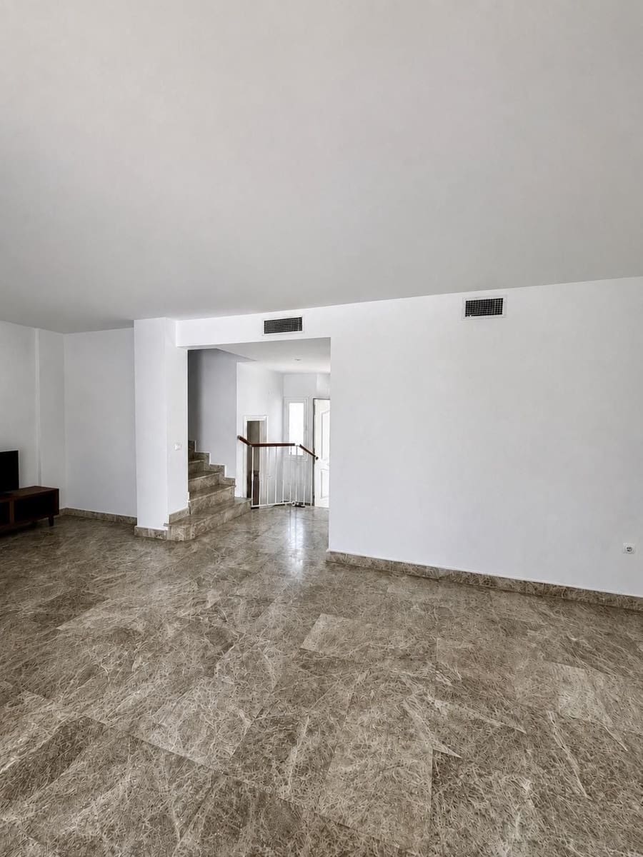Casa de 3 habitaciones en Nueva Andalucia en venta con piscina - 625.000 € (Ref: 10170440)