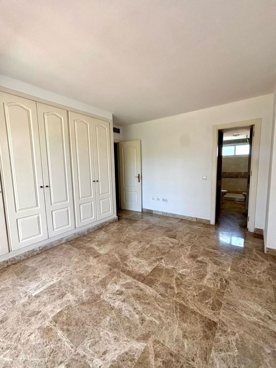 Casa de 3 habitaciones en Nueva Andalucia en venta con piscina - 625.000 € (Ref: 10170440)