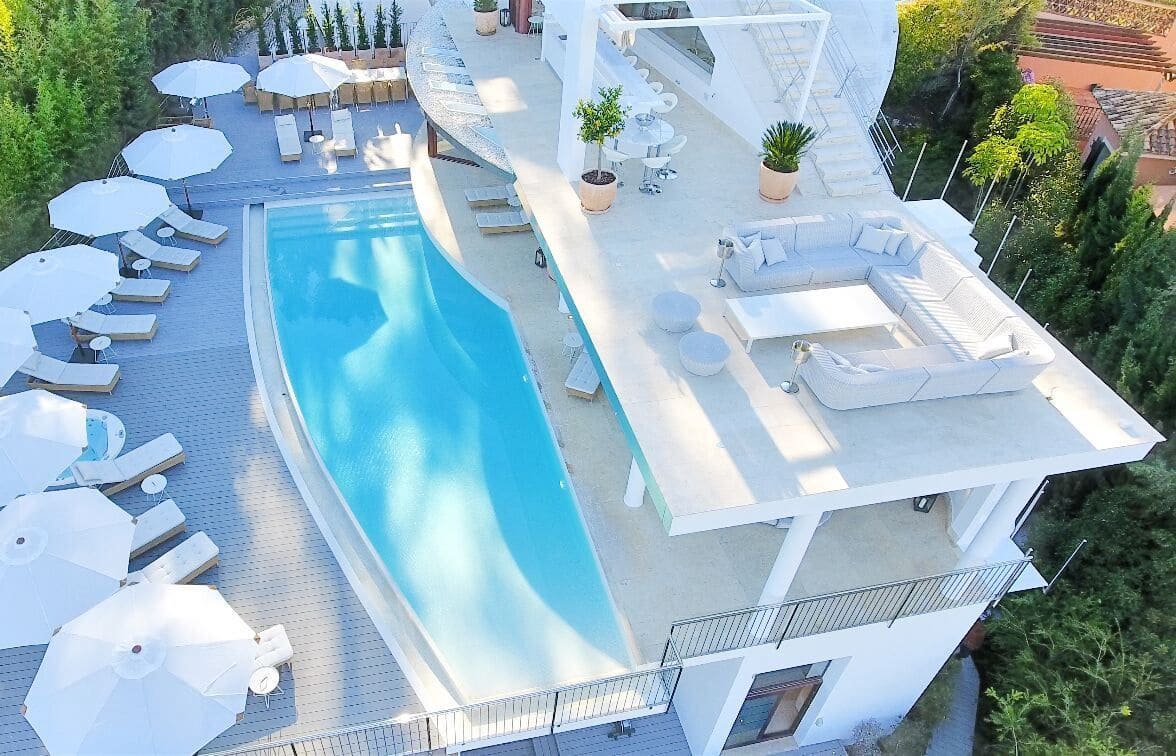 Chalet de 7 habitaciones en Nueva Andalucia en venta - 4.400.000 € (Ref: 3574679)