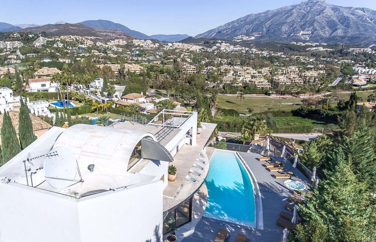 Chalet de 7 habitaciones en Nueva Andalucia en venta - 4.400.000 € (Ref: 3574679)