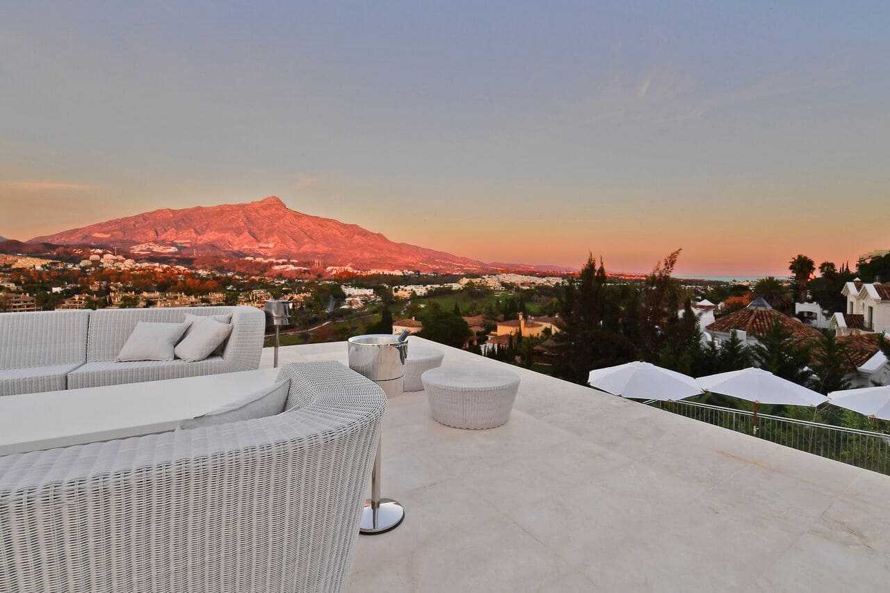 Chalet de 7 habitaciones en Nueva Andalucia en venta - 4.400.000 € (Ref: 3574679)