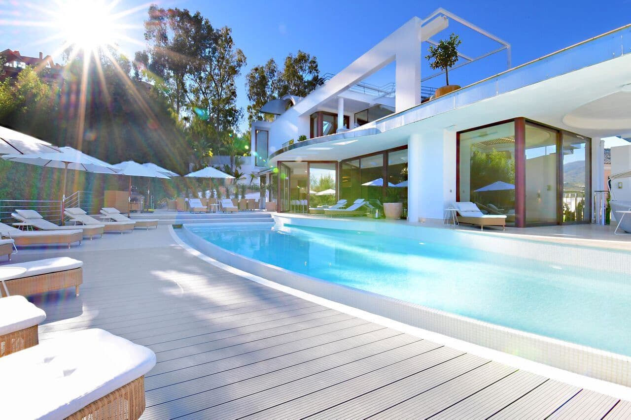 Chalet de 7 habitaciones en Nueva Andalucia en venta - 4.400.000 € (Ref: 3574679)