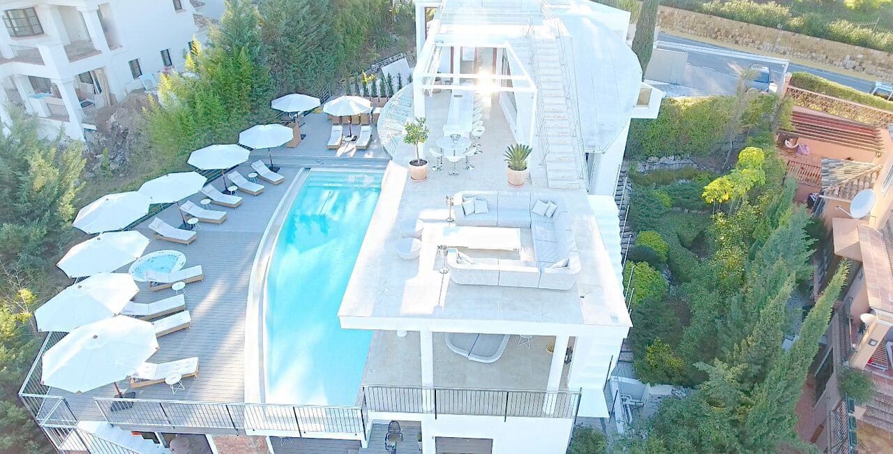 Chalet de 7 habitaciones en Nueva Andalucia en venta - 4.400.000 € (Ref: 3574679)