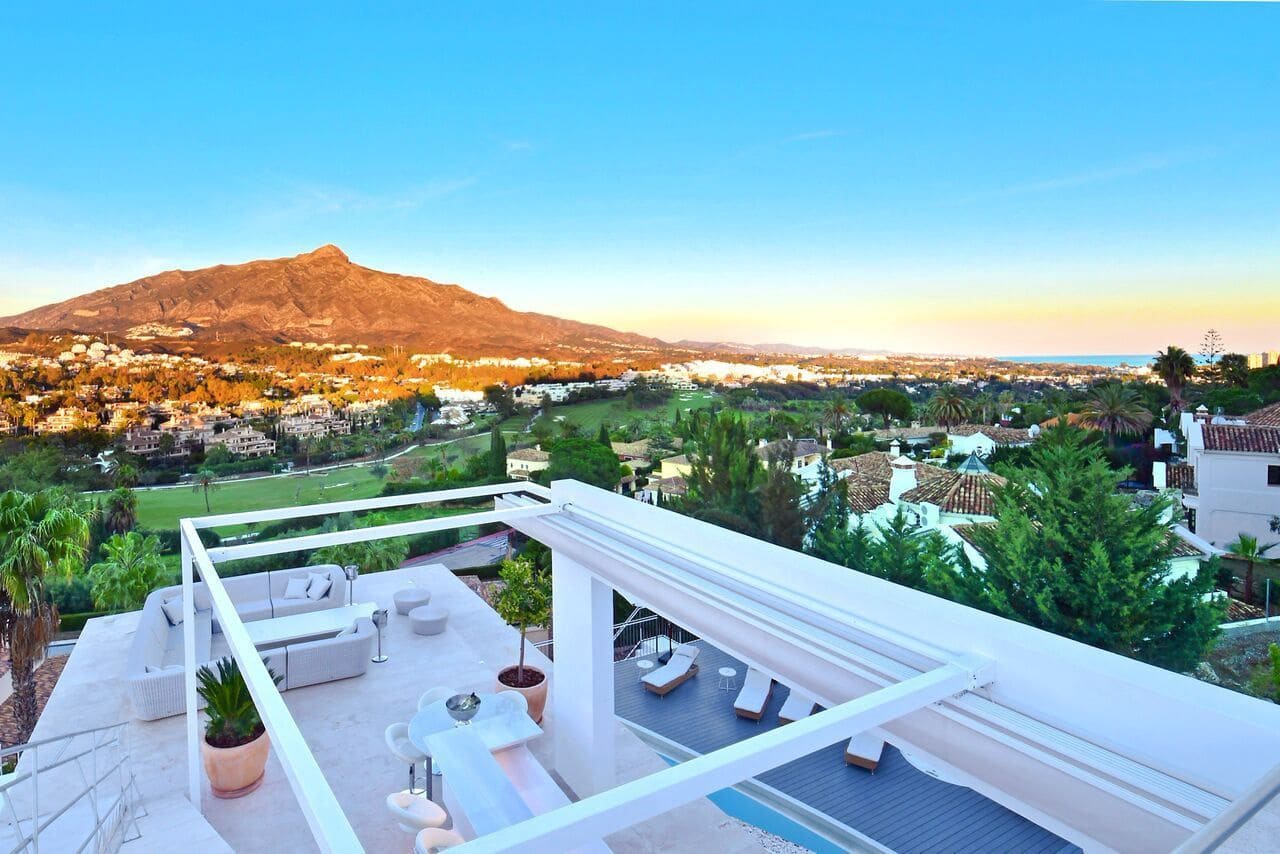 Chalet de 7 habitaciones en Nueva Andalucia en venta - 4.400.000 € (Ref: 3574679)