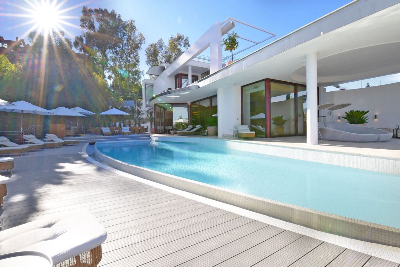 Chalet de 7 habitaciones en Nueva Andalucia en venta - 4.400.000 € (Ref: 3574679)