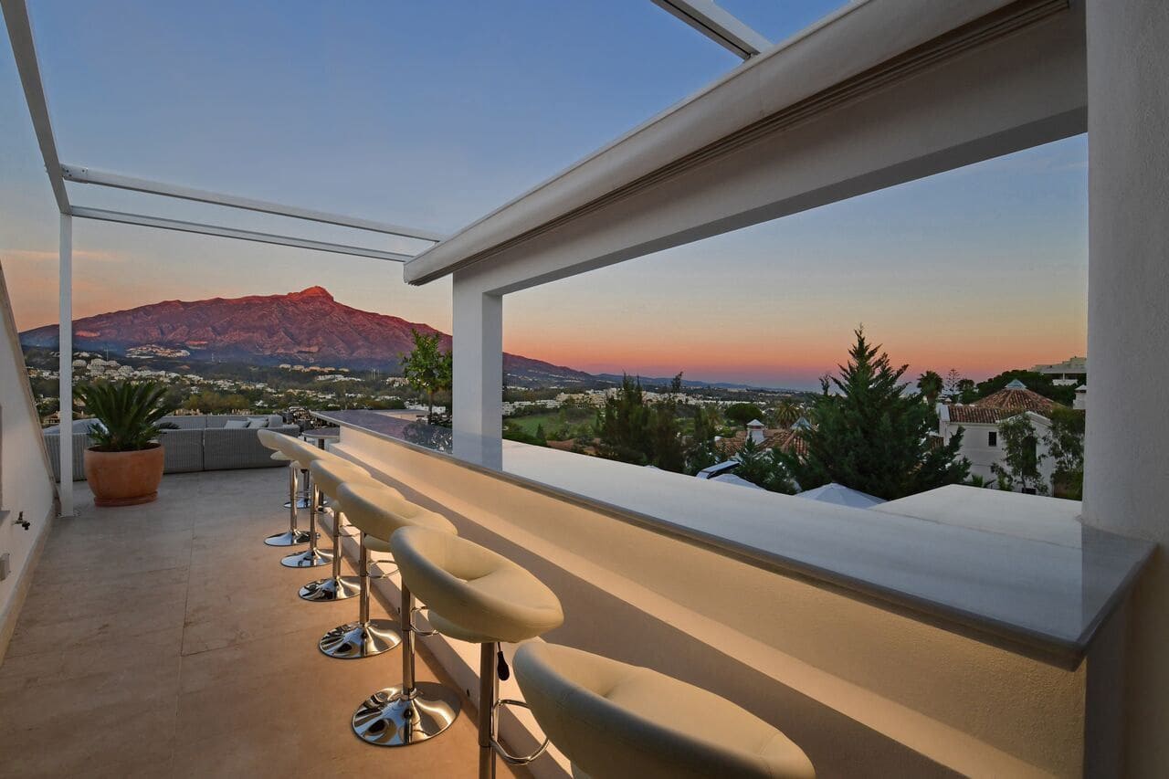 Chalet de 7 habitaciones en Nueva Andalucia en venta - 4.400.000 € (Ref: 3574679)