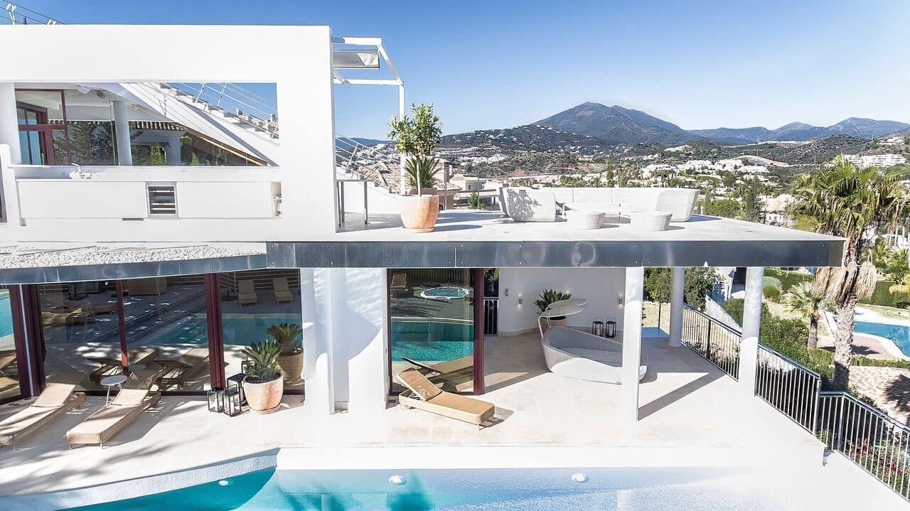 Chalet de 7 habitaciones en Nueva Andalucia en venta - 4.400.000 € (Ref: 3574679)