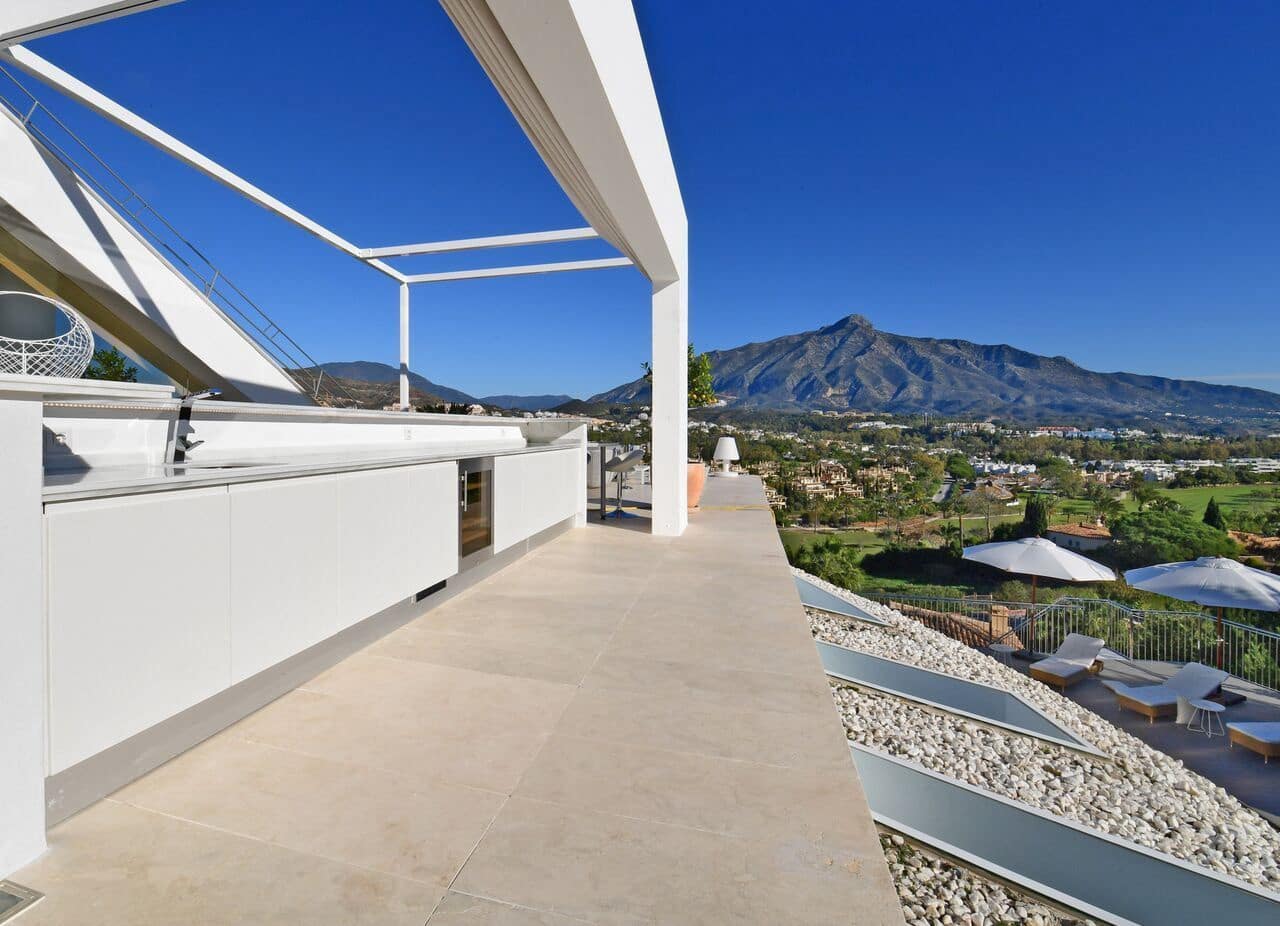 Chalet de 7 habitaciones en Nueva Andalucia en venta - 4.400.000 € (Ref: 3574679)