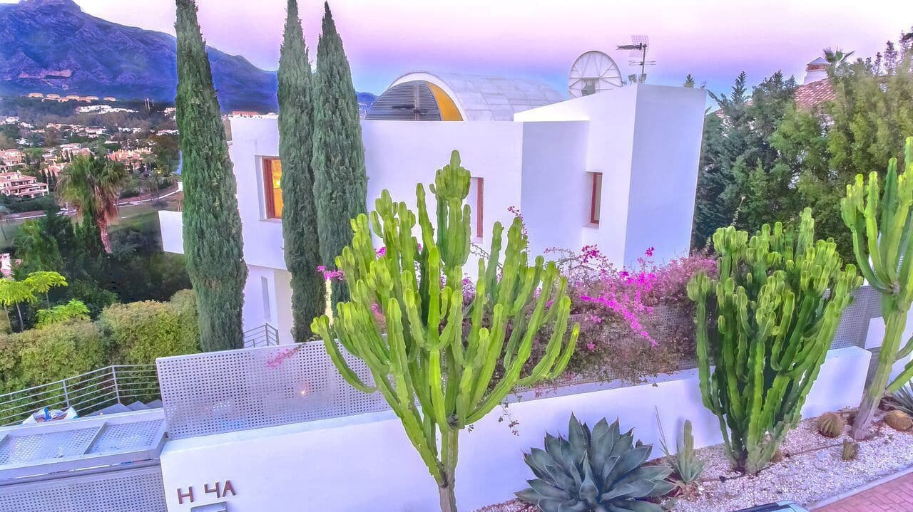Chalet de 7 habitaciones en Nueva Andalucia en venta - 4.400.000 € (Ref: 3574679)