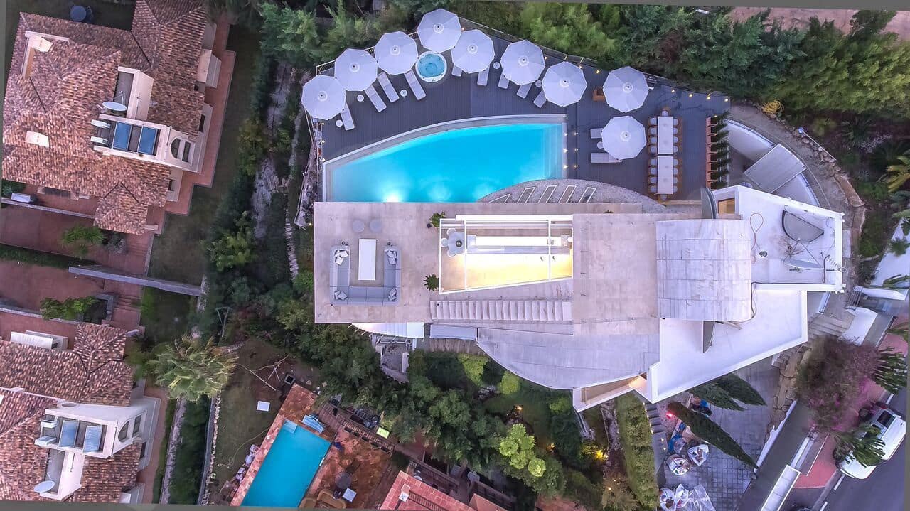 Chalet de 7 habitaciones en Nueva Andalucia en venta - 4.400.000 € (Ref: 3574679)