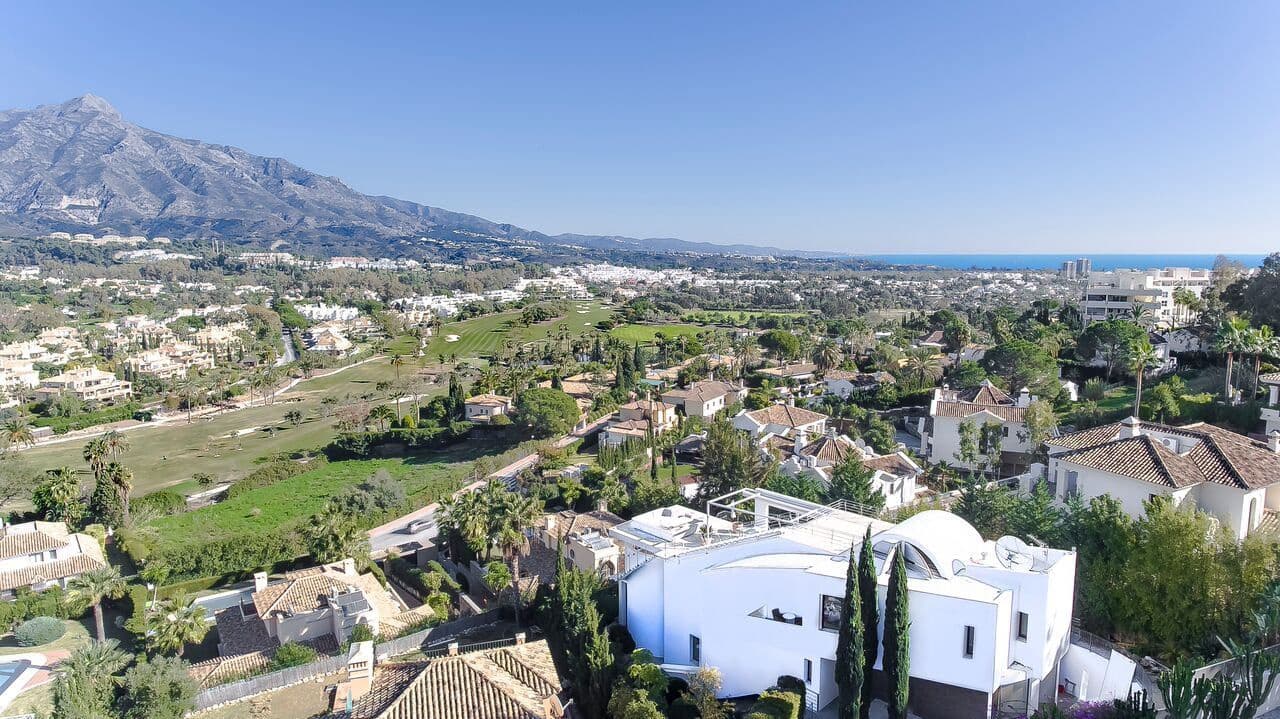 Chalet de 7 habitaciones en Nueva Andalucia en venta - 4.400.000 € (Ref: 3574679)