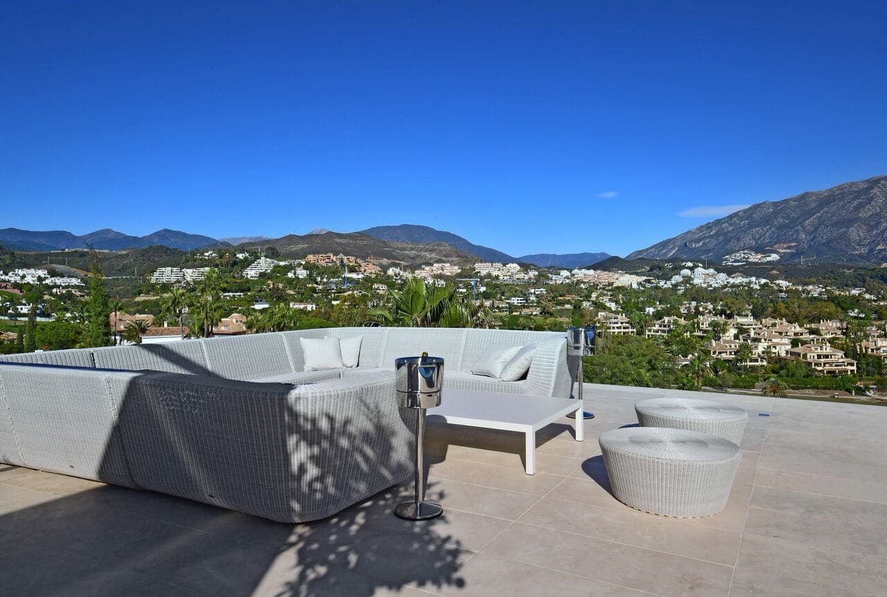 Chalet de 7 habitaciones en Nueva Andalucia en venta - 4.400.000 € (Ref: 3574679)