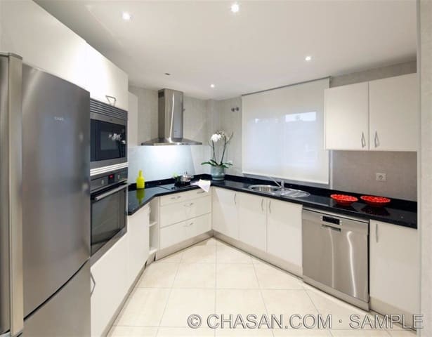 3 bedroom Apartment for sale in Puerto Banus, Marbella - € 1,300,000 (Ref: 3618754)