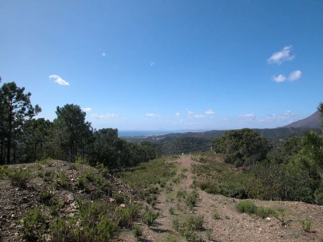 Byggetomt til salgs i Altos de Estepona, Estepona - € 2 000 000 (Ref: 3618961)