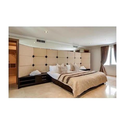 8 bedroom Villa for sale in Elviria, Marbella - € 3,500,000 (Ref: 3701139)