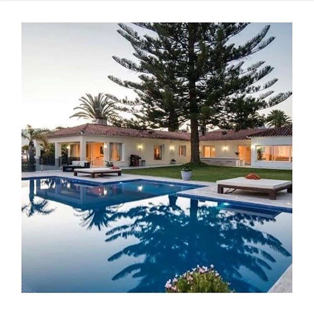 8 bedroom Villa for sale in Elviria - € 3,500,000 (Ref: 3701139)