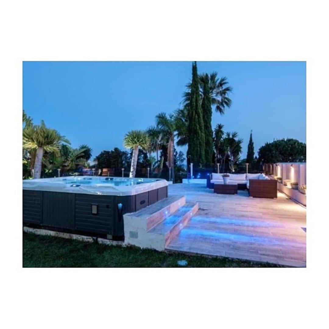 8 bedroom Villa for sale in Elviria - € 3,500,000 (Ref: 3701139)