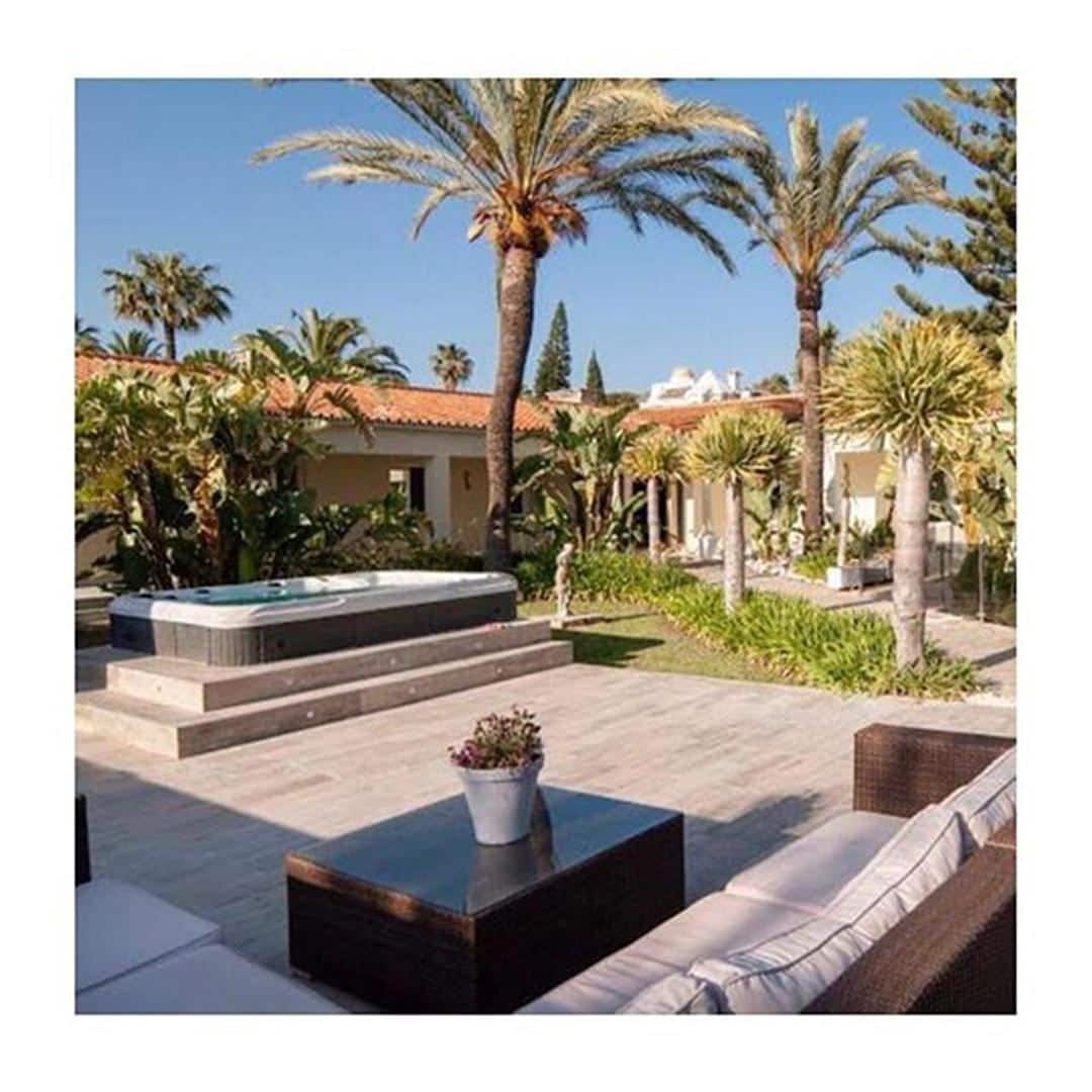 8 bedroom Villa for sale in Elviria - € 3,500,000 (Ref: 3701139)