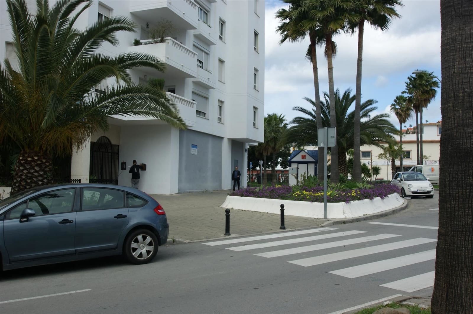 Villa for sale in Nueva Andalucia - € 390,000 (Ref: 3889715)