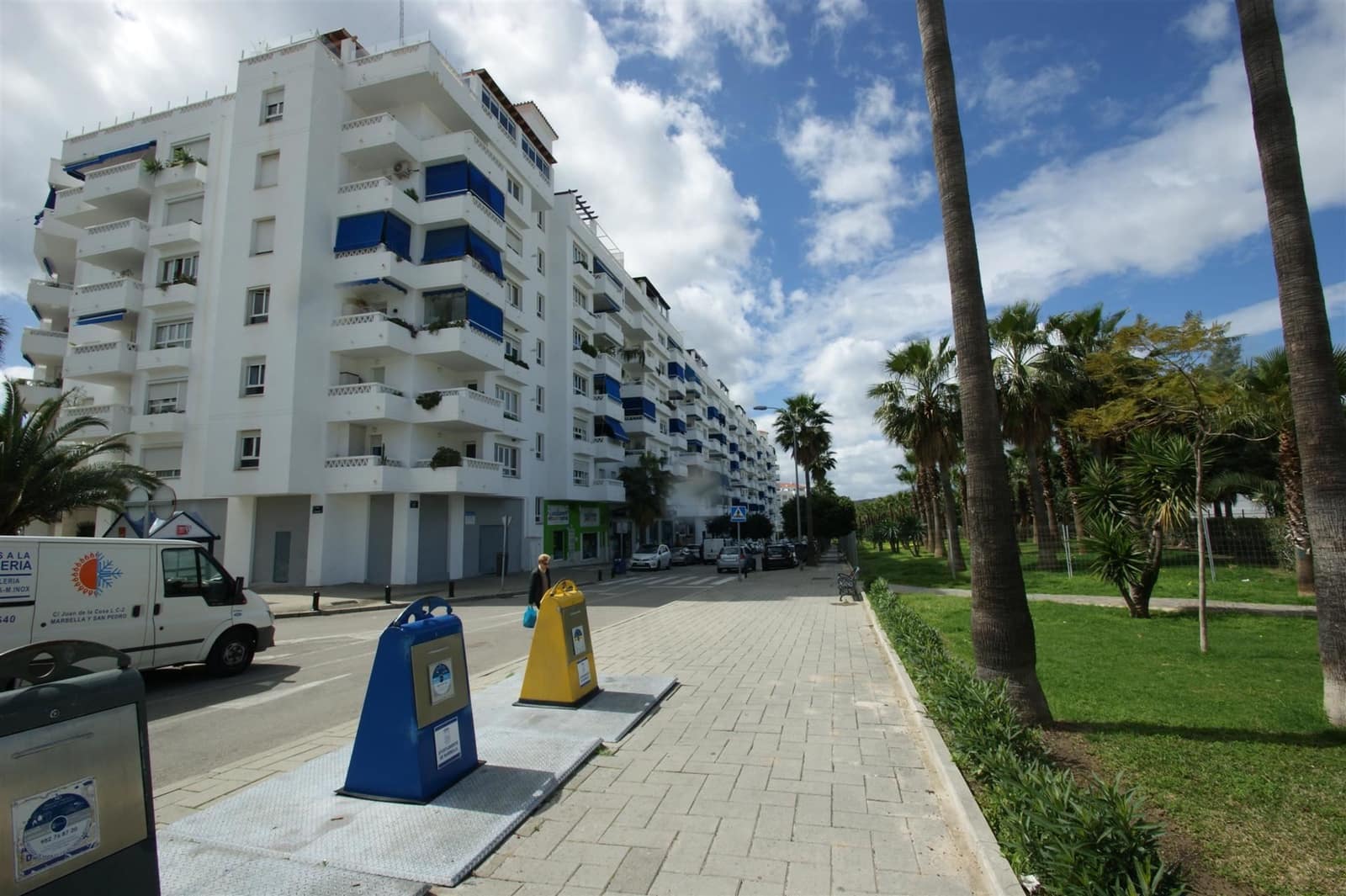 Villa for sale in Nueva Andalucia - € 390,000 (Ref: 3889715)