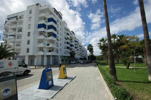 Villa for sale in Los Naranjos, Marbella - € 390,000 (Ref: 3889715)